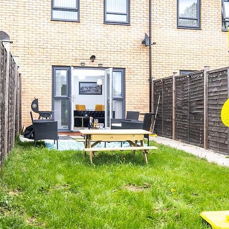 Luxury 2 Bed House City Centre ✘ Bbq & Garden ☆ Family Friendly→ Swingball & Outdoor Furniture - Free Parking → With 50 Inch Smart Tv, Free Netflix & Wifi ✘ Comfy Seating Area - By Maevela Birmingham Luaran gambar
