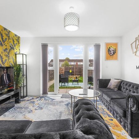 Luxury 2 Bed House City Centre ✘ Bbq & Garden ☆ Family Friendly→ Swingball & Outdoor Furniture - Free Parking → With 50 Inch Smart Tv, Free Netflix & Wifi ✘ Comfy Seating Area - By Maevela Birmingham Luaran gambar