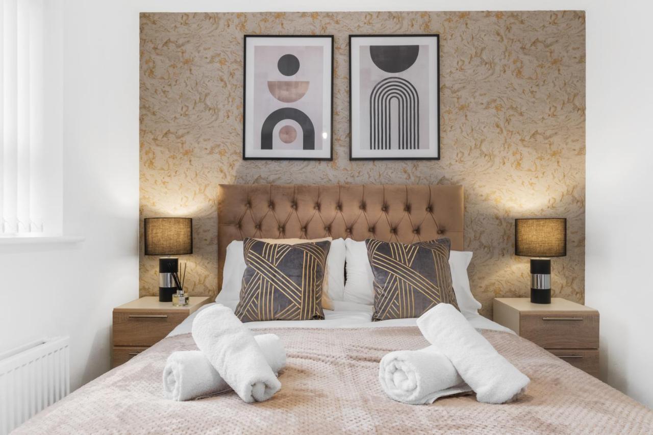 Luxury 2 Bed House City Centre ✘ Bbq & Garden ☆ Family Friendly→ Swingball & Outdoor Furniture - Free Parking → With 50 Inch Smart Tv, Free Netflix & Wifi ✘ Comfy Seating Area - By Maevela Birmingham Luaran gambar