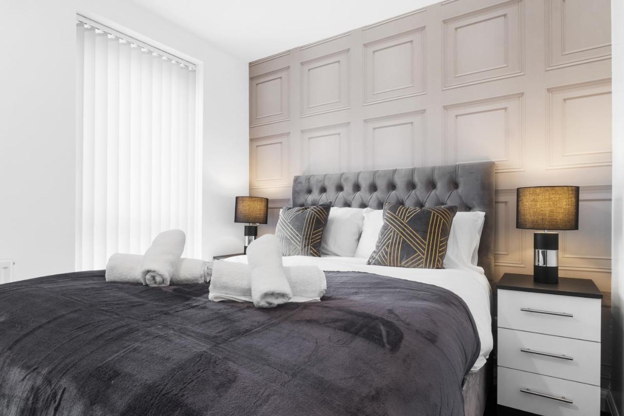 Luxury 2 Bed House City Centre ✘ Bbq & Garden ☆ Family Friendly→ Swingball & Outdoor Furniture - Free Parking → With 50 Inch Smart Tv, Free Netflix & Wifi ✘ Comfy Seating Area - By Maevela Birmingham Luaran gambar