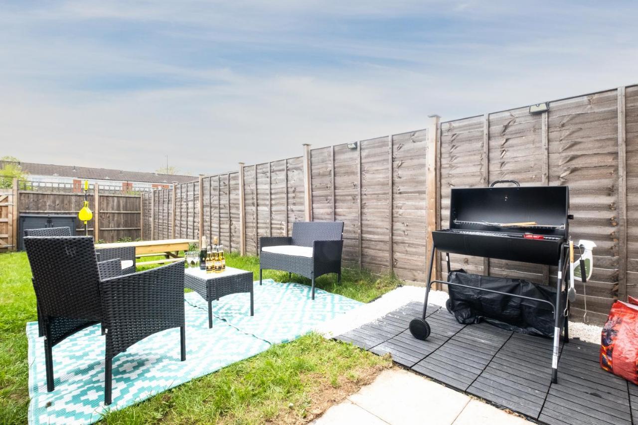 Luxury 2 Bed House City Centre ✘ Bbq & Garden ☆ Family Friendly→ Swingball & Outdoor Furniture - Free Parking → With 50 Inch Smart Tv, Free Netflix & Wifi ✘ Comfy Seating Area - By Maevela Birmingham Luaran gambar