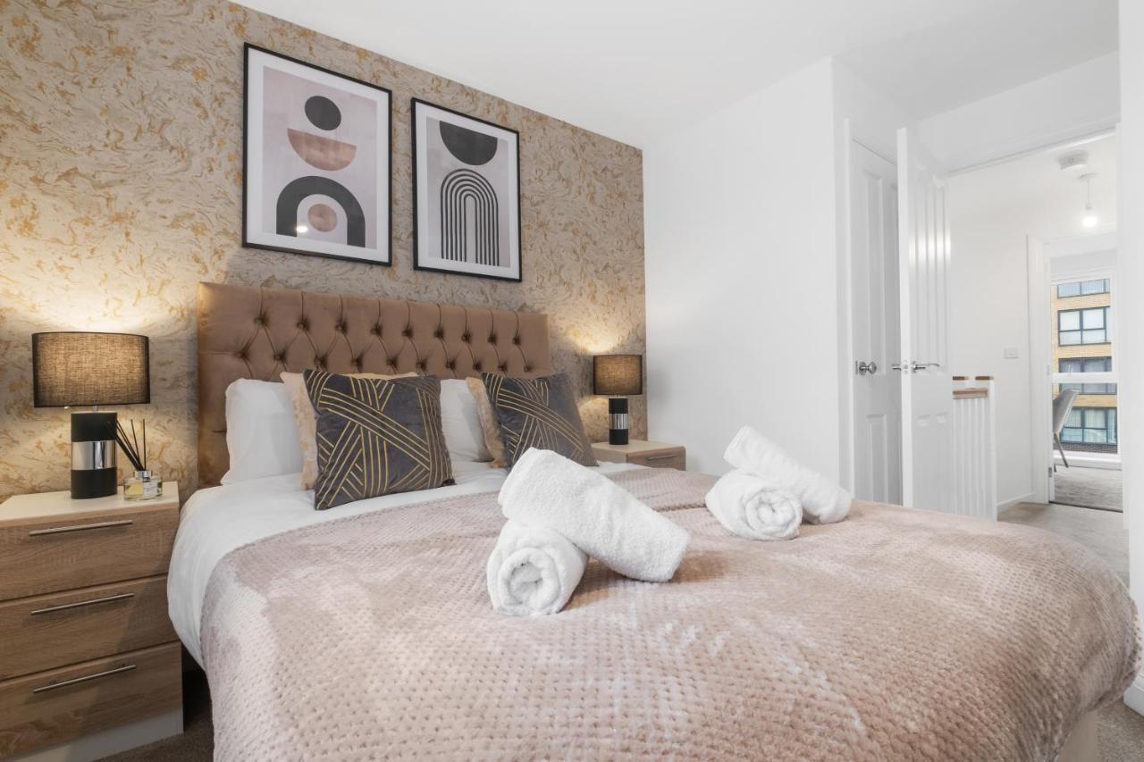 Luxury 2 Bed House City Centre ✘ Bbq & Garden ☆ Family Friendly→ Swingball & Outdoor Furniture - Free Parking → With 50 Inch Smart Tv, Free Netflix & Wifi ✘ Comfy Seating Area - By Maevela Birmingham Luaran gambar