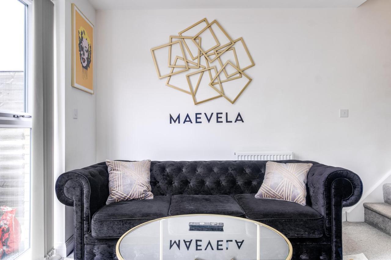 Luxury 2 Bed House City Centre ✘ Bbq & Garden ☆ Family Friendly→ Swingball & Outdoor Furniture - Free Parking → With 50 Inch Smart Tv, Free Netflix & Wifi ✘ Comfy Seating Area - By Maevela Birmingham Luaran gambar